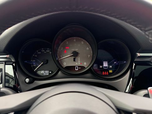 Certified 2024 Porsche Macan S image 16