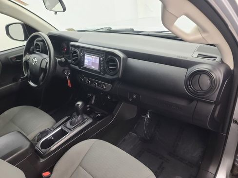 Used 2016 Toyota Tacoma SR image 15