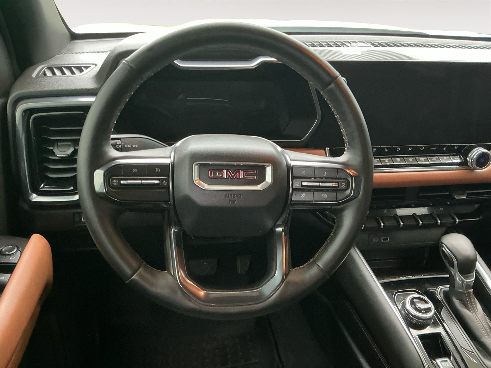 Used 2025 GMC Canyon AT4 w/ Technology Plus Package AWD/4WD image 12