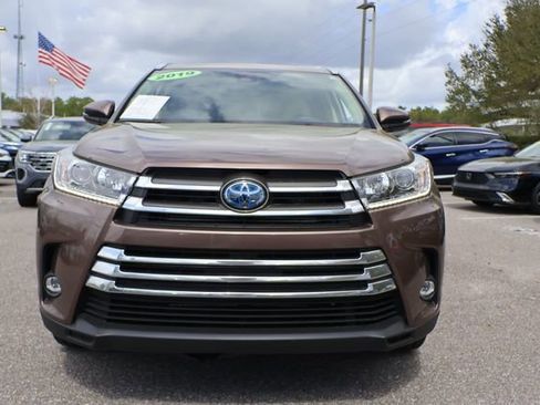 Used 2019 Toyota Highlander Limited image 3