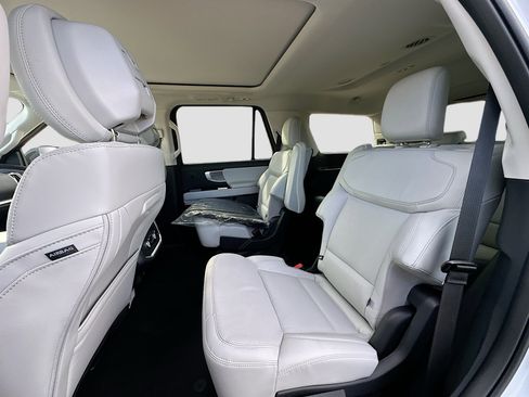 New 2026 Ford Expedition Platinum w/ Driver's Package image 17