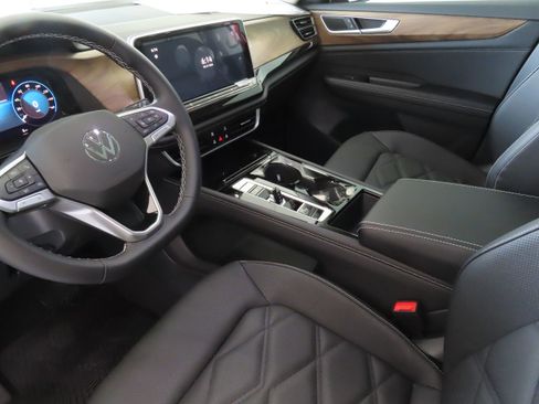 New 2025 Volkswagen Atlas SE image 22