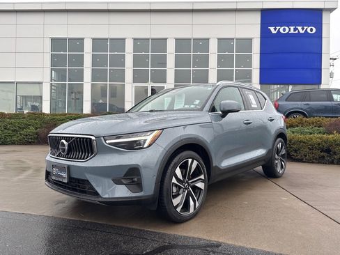 Certified 2023 Volvo XC40 B5 Ultimate w/ Protection Package Premier image 49