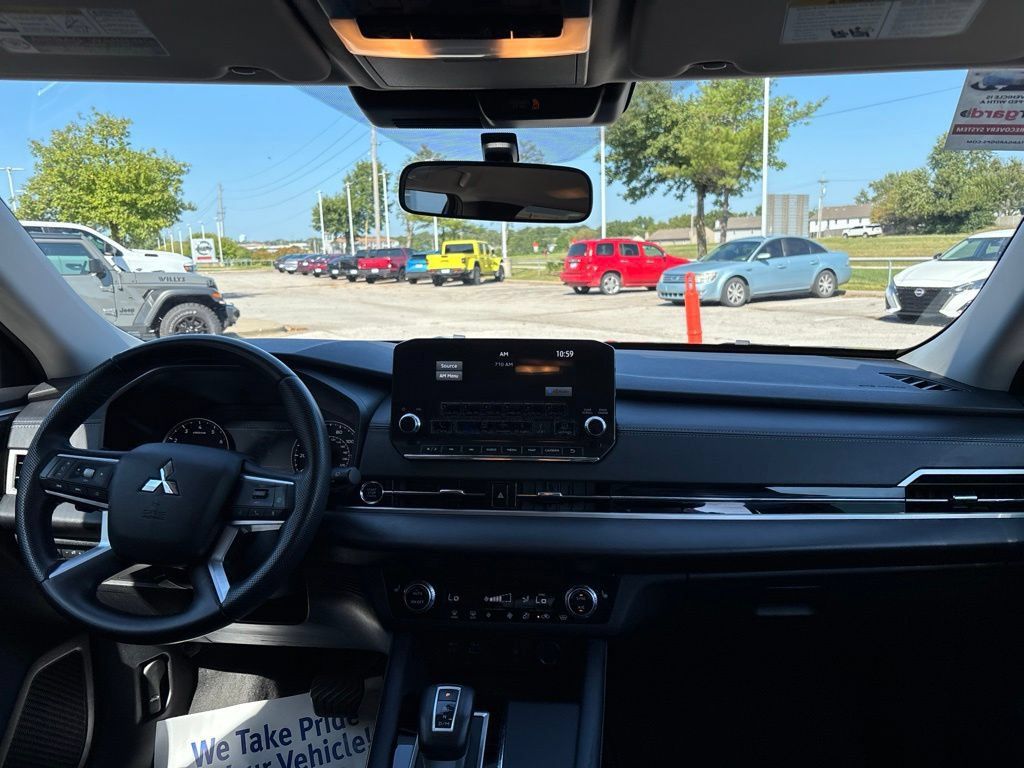Used 2024 Mitsubishi Outlander SE AWD/4WD image 23