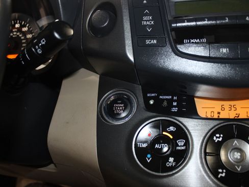 Used 2010 Toyota RAV4 Limited FWD image 18