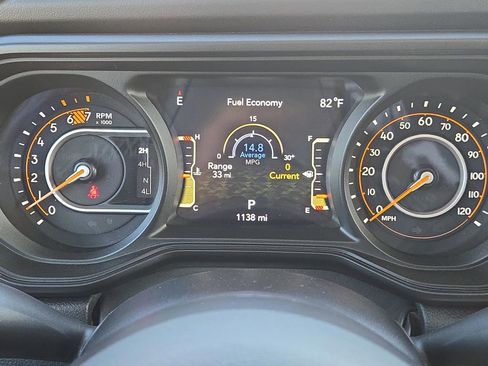 Used 2025 Jeep Wrangler Unlimited Rubicon w/ Technology Group image 33