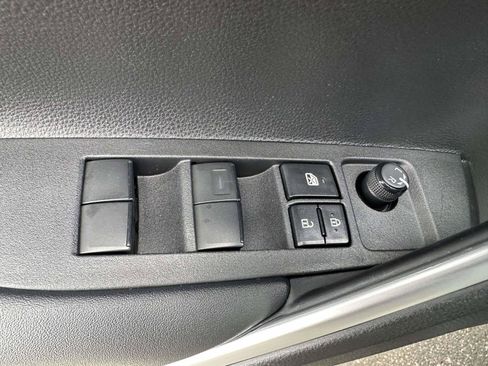 Used 2024 Toyota Corolla Cross XLE w/ Convenience Package AWD/4WD image 18