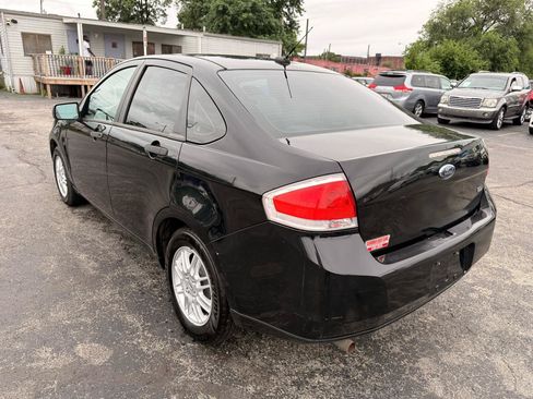 Used 2010 Ford Focus SE FWD image 4