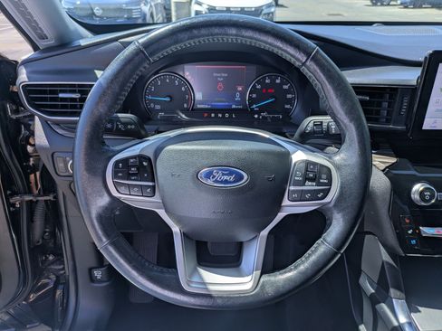 Used 2022 Ford Explorer Limited w/ Equipment Group 301A AWD/4WD image 18