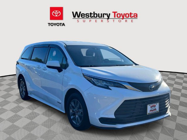 Used 2021 Toyota Sienna LE FWD image 1