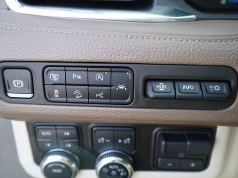 Used 2023 GMC Yukon Denali w/ Advanced Technology Package AWD/4WD image 24