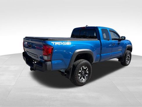 Used 2018 Toyota Tacoma TRD Off-Road image 3