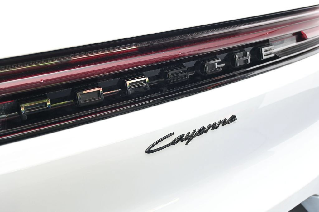 Certified 2026 Porsche Cayenne AWD/4WD image 35