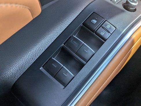 Used 2023 Toyota Highlander Platinum FWD image 29