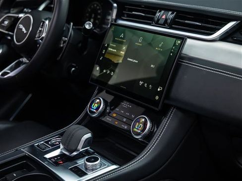 New 2024 Jaguar F-PACE R-Dynamic S image 31