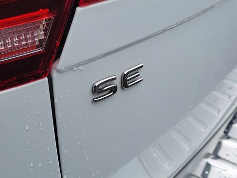 Used 2024 Volkswagen Tiguan SE FWD image 5