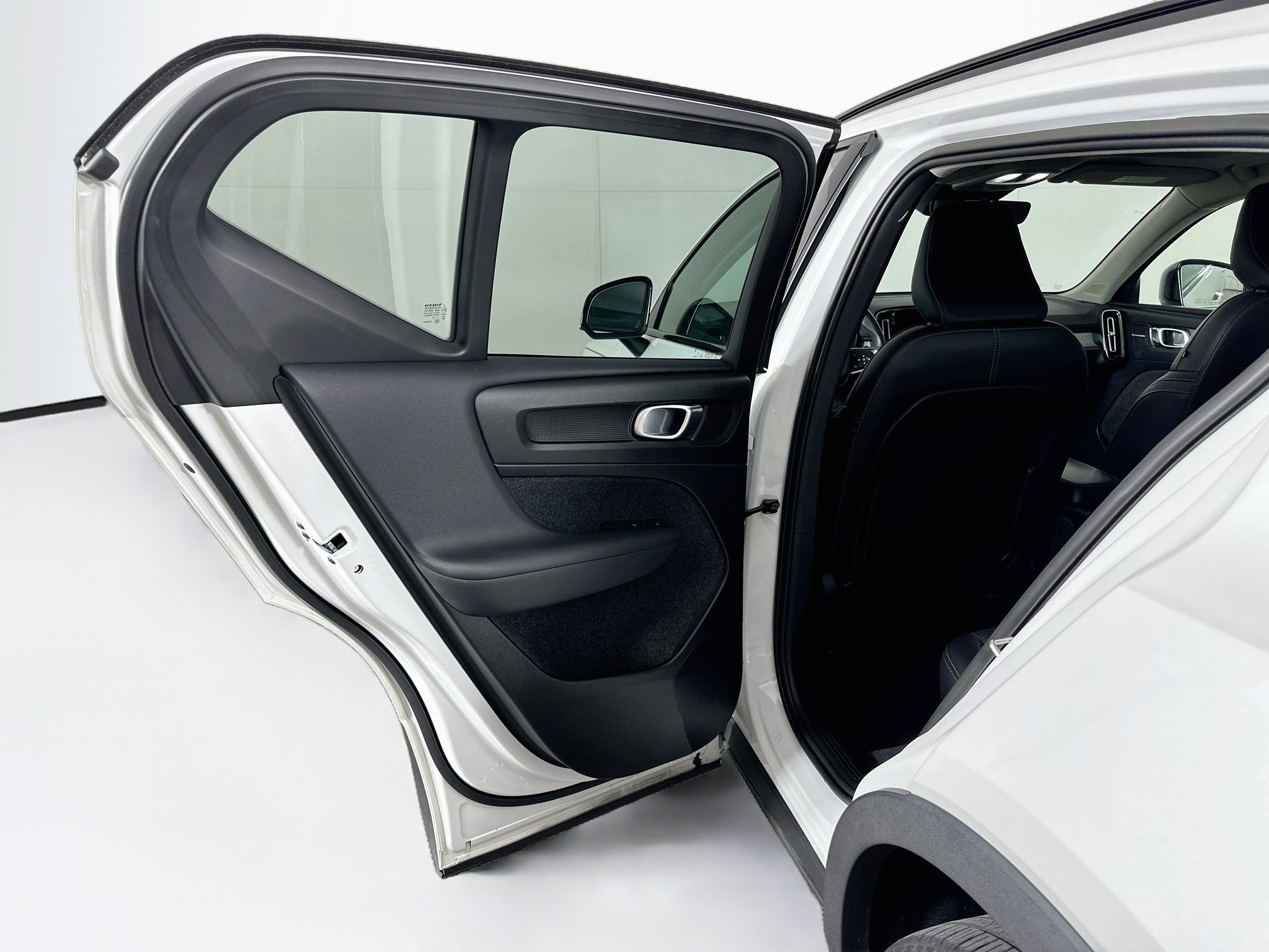 Used 2023 Volvo XC40 B5 Ultimate w/ Protection Package Premier AWD/4WD image 27