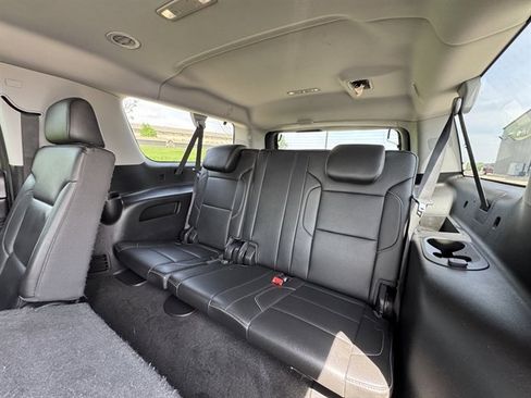 Used 2018 Chevrolet Suburban LT AWD/4WD image 15