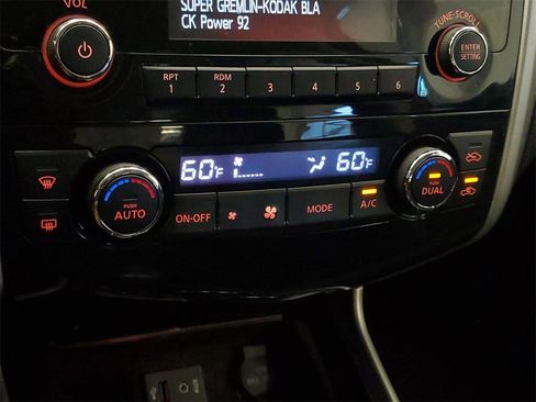 Used 2014 Nissan Altima 2.5 SV image 21