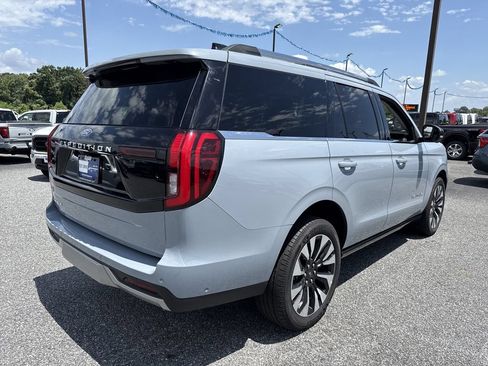 Used 2025 Ford Expedition Platinum w/ Driver's Package AWD/4WD image 7