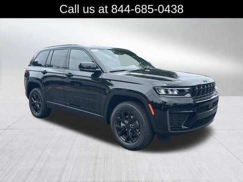 New 2026 Jeep Grand Cherokee Altitude RWD image 3