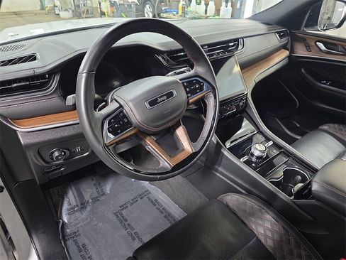 Used 2024 Jeep Grand Cherokee L Summit w/ High Altitude Package image 19