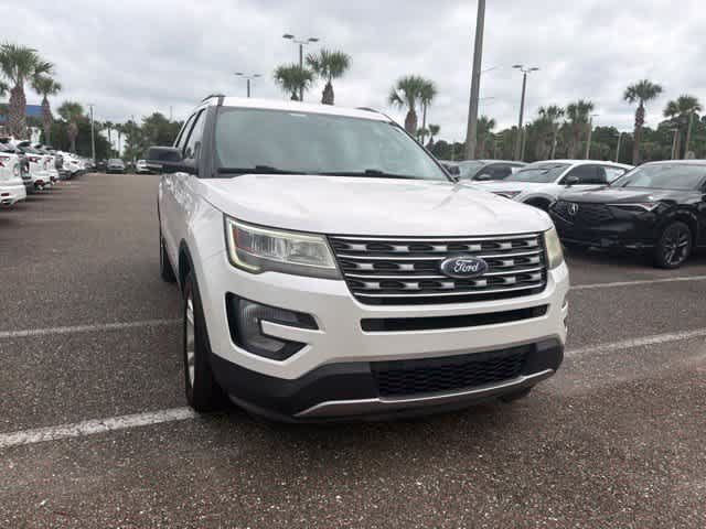 Used 2017 Ford Explorer XLT FWD image 5