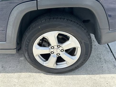 Used 2018 Jeep Compass Latitude w/ Cold Weather Group image 10