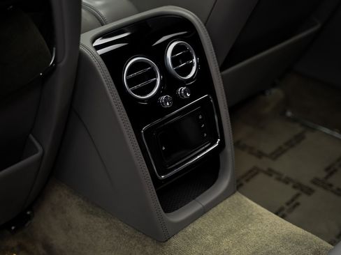 Used 2017 Bentley Flying Spur S V8 AWD/4WD image 40