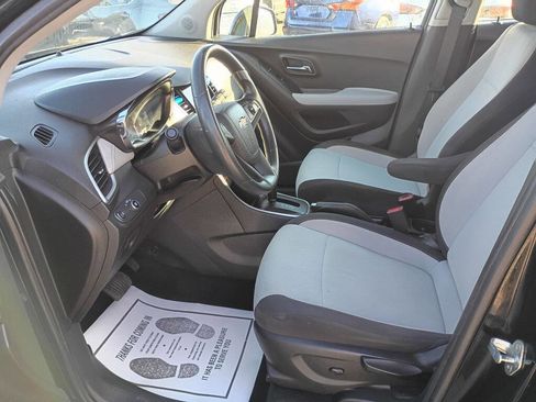Used 2020 Chevrolet Trax LS image 9