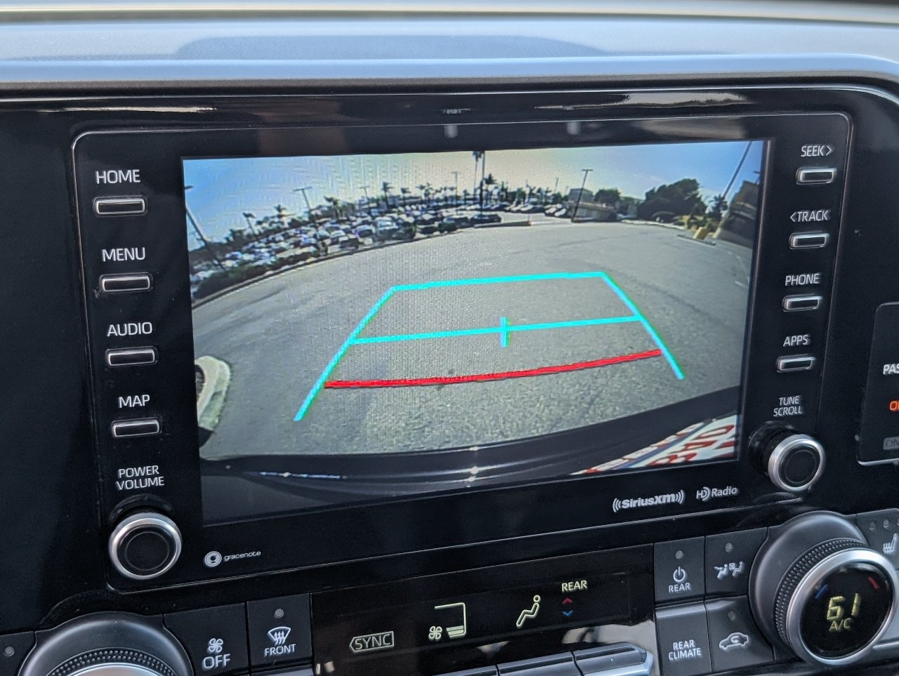 Used 2022 Toyota Highlander XLE FWD image 7