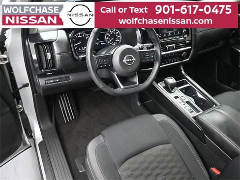 Used 2024 Nissan Pathfinder SV image 17