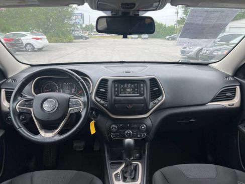 Used 2015 Jeep Cherokee Latitude FWD image 15