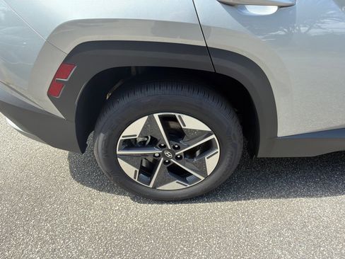 Certified 2025 Hyundai Tucson SEL AWD/4WD image 18