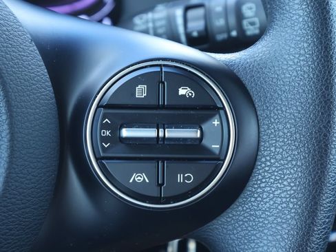 Used 2025 Kia Soul LX w/ LX Technology Package FWD image 20