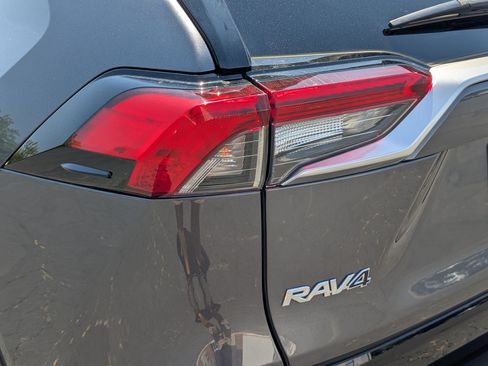Used 2021 Toyota RAV4 XSE AWD/4WD image 11