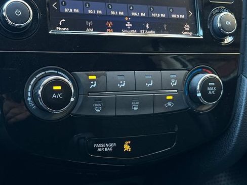 Used 2020 Nissan Rogue S FWD image 23