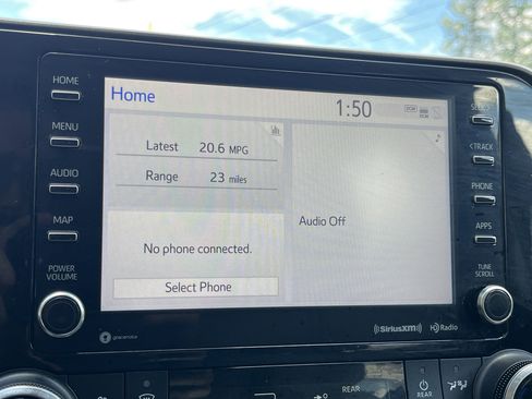 Used 2022 Toyota Highlander XLE image 6