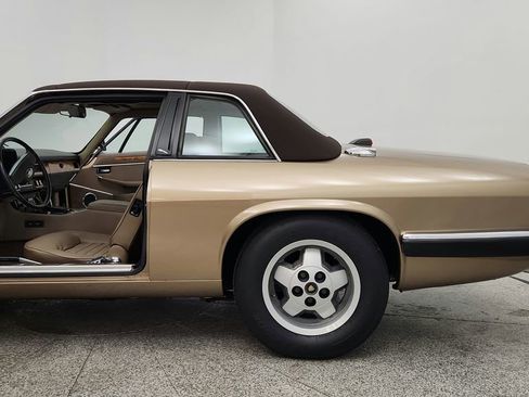 Used 1988 Jaguar XJS V12 Convertible image 14