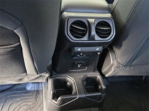 Used 2020 Jeep Gladiator Overland image 10