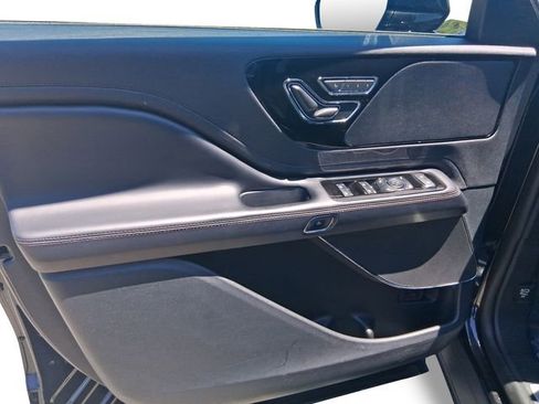 Used 2023 Lincoln Aviator AWD w/ Premium Package image 11