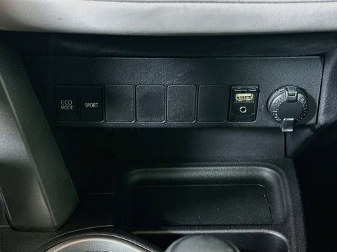 Used 2017 Toyota RAV4 XLE FWD image 25