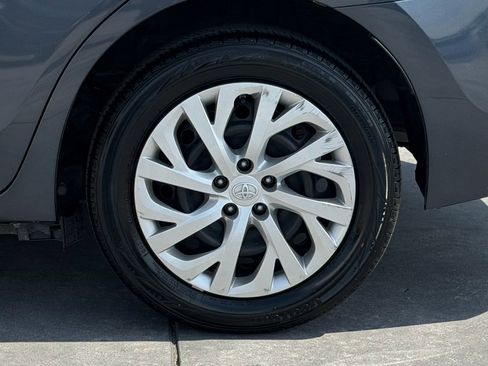 Used 2019 Toyota Corolla LE w/ Carpet Mat Package (TMS) FWD image 11