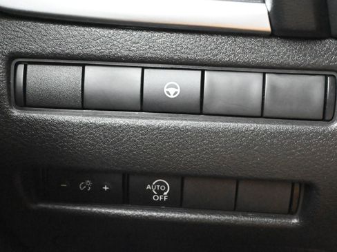 Used 2023 Nissan Rogue SV image 12