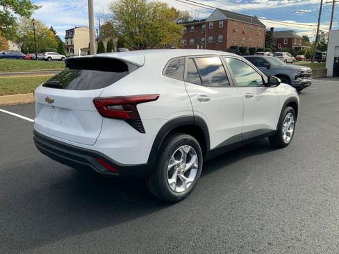 New 2026 Chevrolet Trax LS image 7