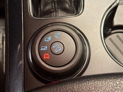 Used 2019 Ford Explorer XLT image 24