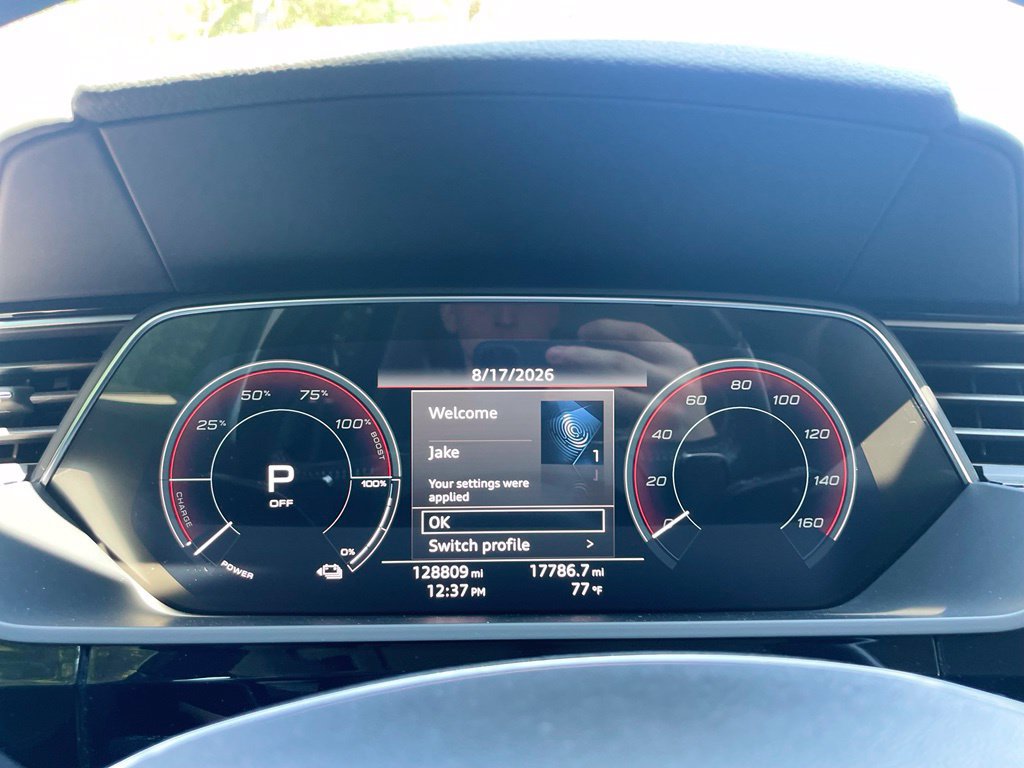 Used 2019 Audi e-tron Prestige w/ Prestige Package AWD/4WD image 14