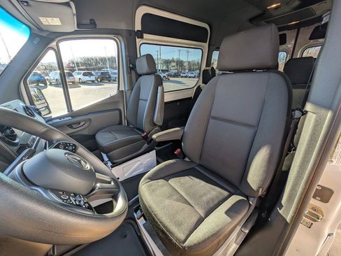Used 2024 Mercedes-Benz Sprinter 2500 image 17