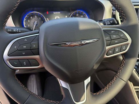 New 2026 Chrysler Pacifica Pinnacle image 25
