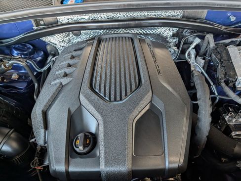 Used 2023 Porsche Macan Turbo image 26